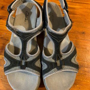 Clarks Sandals Back & Gray Size 9.5